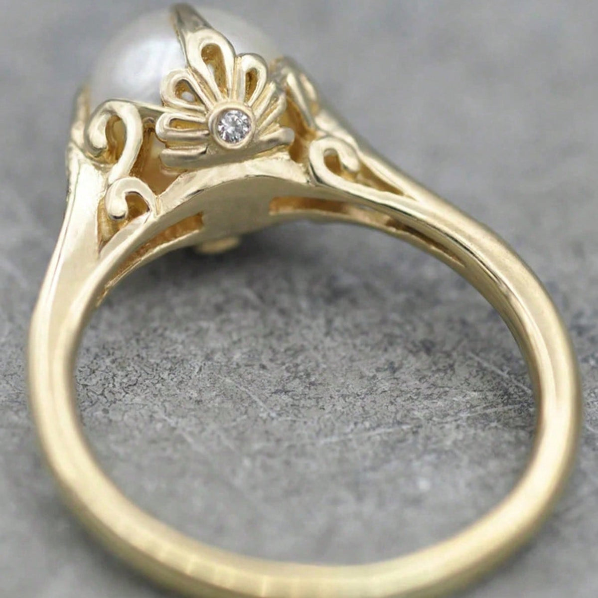 vintage gold pearl centerpiece ring