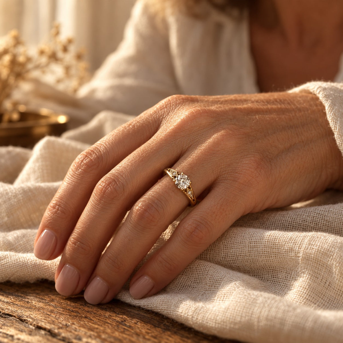 Vintage Zirconia Fine Gold Ring